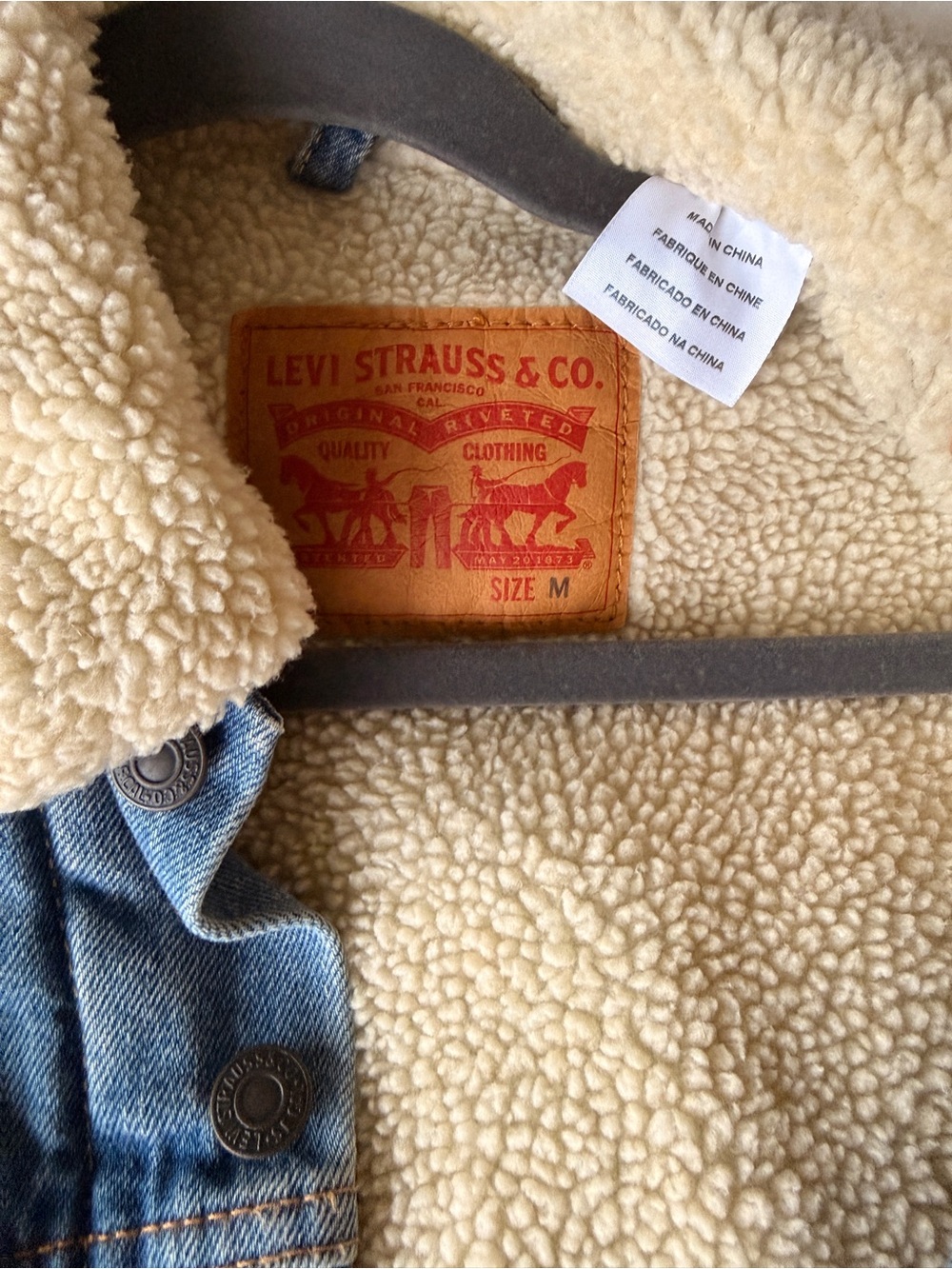 Levi's Light Blue Denim Jacket with Cream Sherpa Collar - Picture 2 of 4
